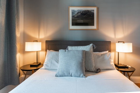 The Tasmanian Inn - Accommodation Whitsundays 2