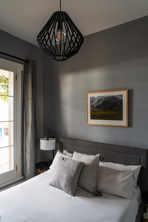 The Tasmanian Inn - Accommodation Whitsundays 1
