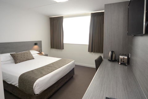Bridge Hotel - Accommodation Whitsundays 10