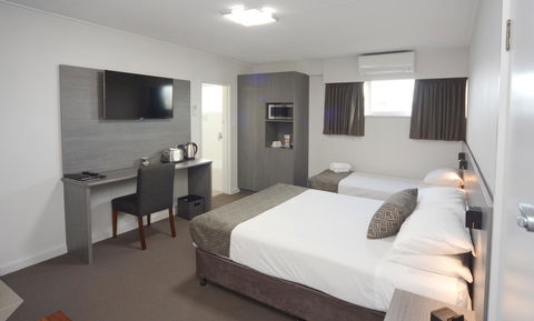 Bridge Hotel - Accommodation Whitsundays 5