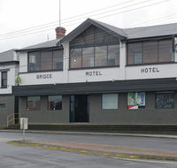 Bridge Hotel - Accommodation Whitsundays