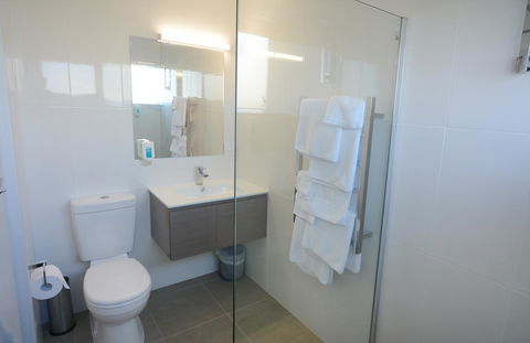 Bridge Hotel - Accommodation Whitsundays 4