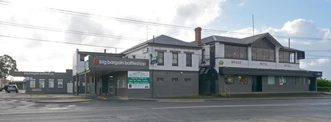 Bridge Hotel - Accommodation Whitsundays 13