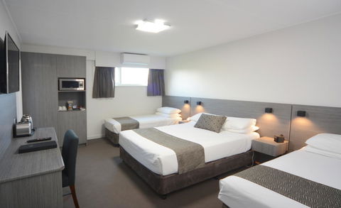 Bridge Hotel - Accommodation Whitsundays 1