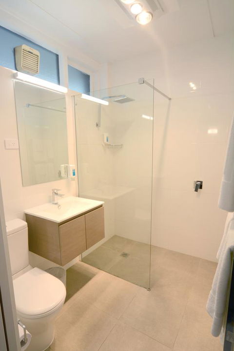 Bridge Hotel - Accommodation Whitsundays 9