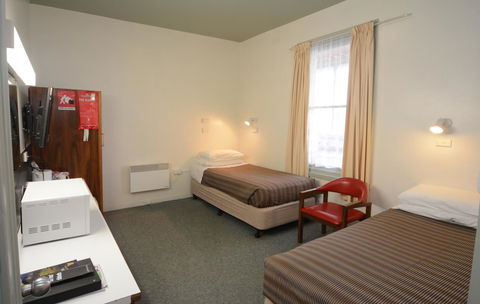 Bridge Hotel - Accommodation Whitsundays 15