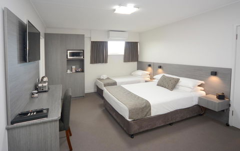Bridge Hotel - Accommodation Whitsundays 6