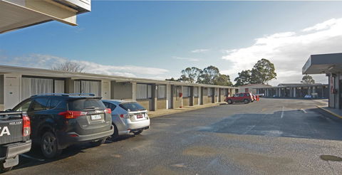 Bridge Hotel - Accommodation Whitsundays 12