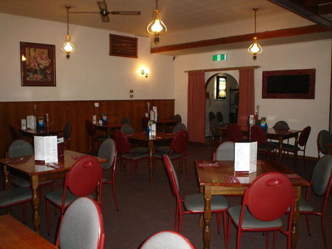Bridge Hotel - Accommodation Whitsundays 20