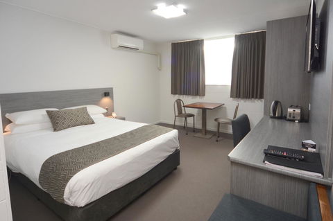 Bridge Hotel - Accommodation Whitsundays 7