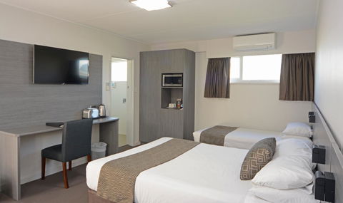 Bridge Hotel - Accommodation Whitsundays 3