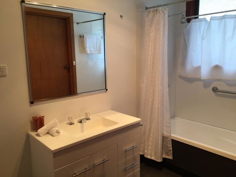 Regatta Point Tavern & Holiday Villas - Accommodation Whitsundays 3