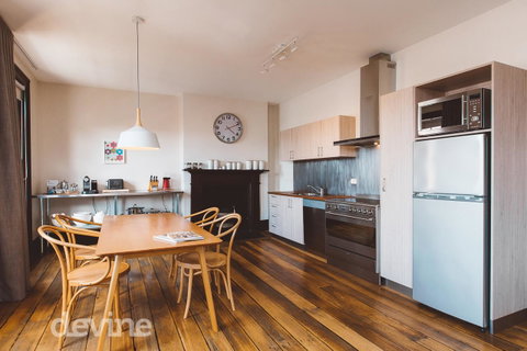 Devine Stays - Westside Apartment On Elizabeth - Accommodation Whitsundays 0