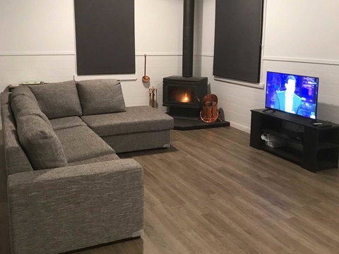 Derby Digs Cottage - Accommodation Whitsundays 3