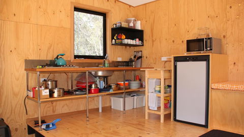 BAY OF FIRES ECO HUT Off Grid Experience At Binalong Bay - Accommodation Whitsundays 9