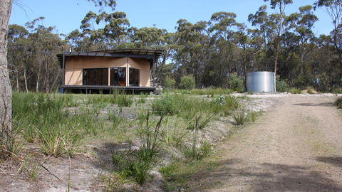 BAY OF FIRES ECO HUT Off Grid Experience At Binalong Bay - Accommodation Whitsundays 20