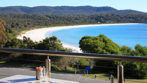 BAY OF FIRES ECO HUT Off Grid Experience At Binalong Bay - Accommodation Whitsundays 13