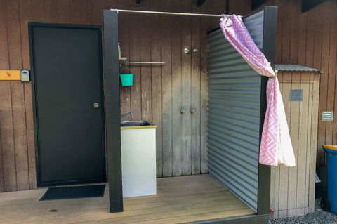 BAY OF FIRES ECO HUT Off Grid Experience At Binalong Bay - Accommodation Whitsundays 17