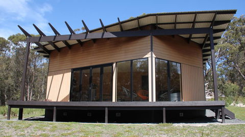 BAY OF FIRES ECO HUT Off Grid Experience At Binalong Bay - Accommodation Whitsundays 21