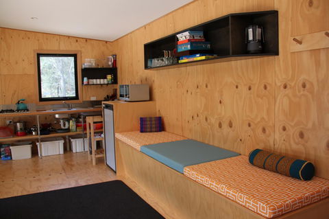 BAY OF FIRES ECO HUT Off Grid Experience At Binalong Bay - Accommodation Whitsundays 10