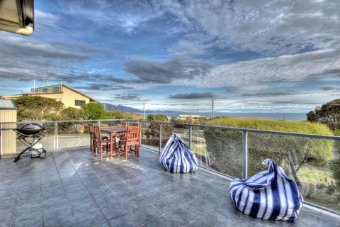 Blue Waves - Accommodation Whitsundays 0