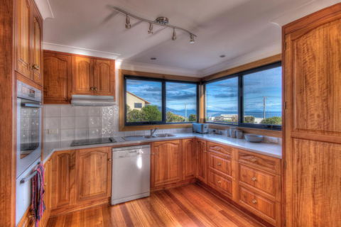 Blue Waves - Accommodation Whitsundays 4