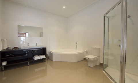 Ikon Hotel - Accommodation Whitsundays 2