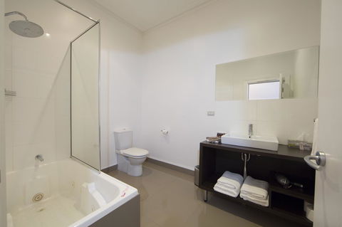 Ikon Hotel - Accommodation Whitsundays 14