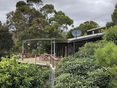 HIDDEN HAVEN Binalong Bay - Accommodation Whitsundays 0