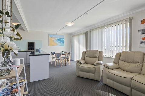 Aruba Apartments - Accommodation Whitsundays 0