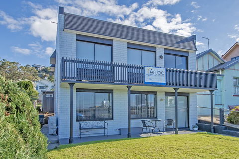 Aruba Apartments - Accommodation Whitsundays 1