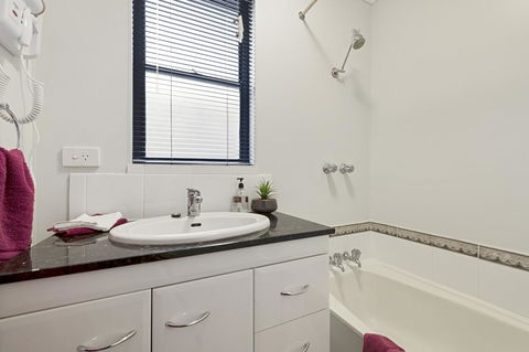 Aruba Apartments - Accommodation Whitsundays 5