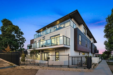 Manhattan Apartments - Notting Hill - Accommodation Whitsundays 0