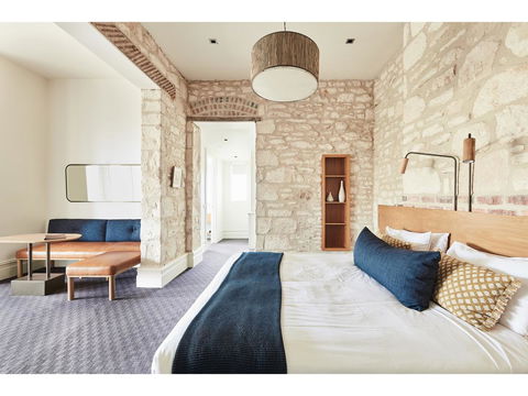 Hotel Sorrento - Accommodation Whitsundays 2