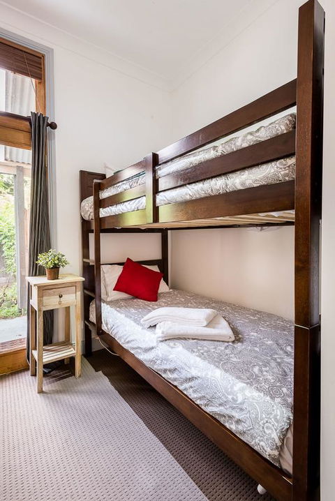 Avalon House - Accommodation Whitsundays 15
