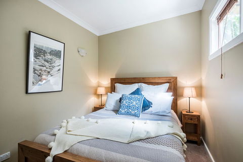 Avalon House - Accommodation Whitsundays 11