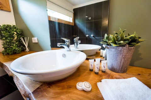 Avalon House - Accommodation Whitsundays 10