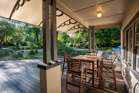 Avalon House - Accommodation Whitsundays 14