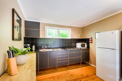 Avalon House - Accommodation Whitsundays 28
