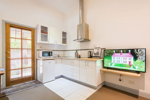 Avalon House - Accommodation Whitsundays 31
