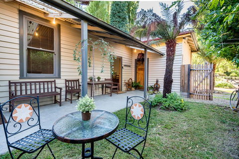 Avalon House - Accommodation Whitsundays 1
