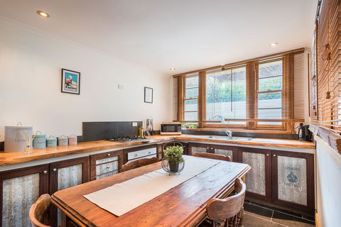 Avalon House - Accommodation Whitsundays 40