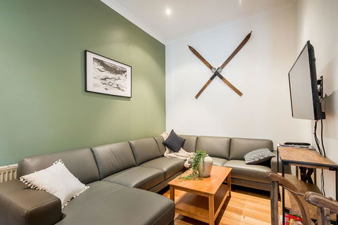 Avalon House - Accommodation Whitsundays 4