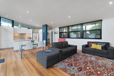 Ocean View Treetops Retreat - Accommodation Whitsundays 6