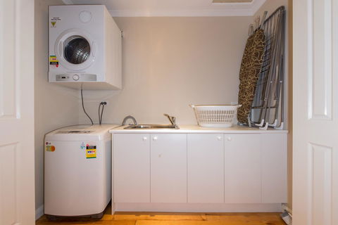 Lovely 5BR Full House In Glen Waverley, Walk To Train, Bus & Shops - Accommodation Whitsundays 12