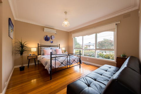 Lovely 5BR Full House In Glen Waverley, Walk To Train, Bus & Shops - Accommodation Whitsundays 5