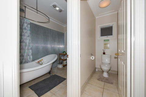 Lovely 5BR Full House In Glen Waverley, Walk To Train, Bus & Shops - Accommodation Whitsundays 11