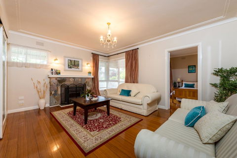 Lovely 5BR Full House In Glen Waverley, Walk To Train, Bus & Shops - Accommodation Whitsundays 14