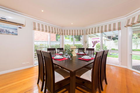 Lovely 5BR Full House In Glen Waverley, Walk To Train, Bus & Shops - Accommodation Whitsundays 4