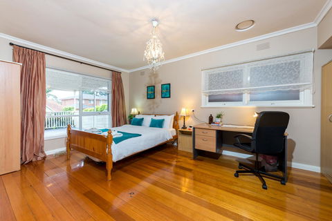 Lovely 5BR Full House In Glen Waverley, Walk To Train, Bus & Shops - Accommodation Whitsundays 10